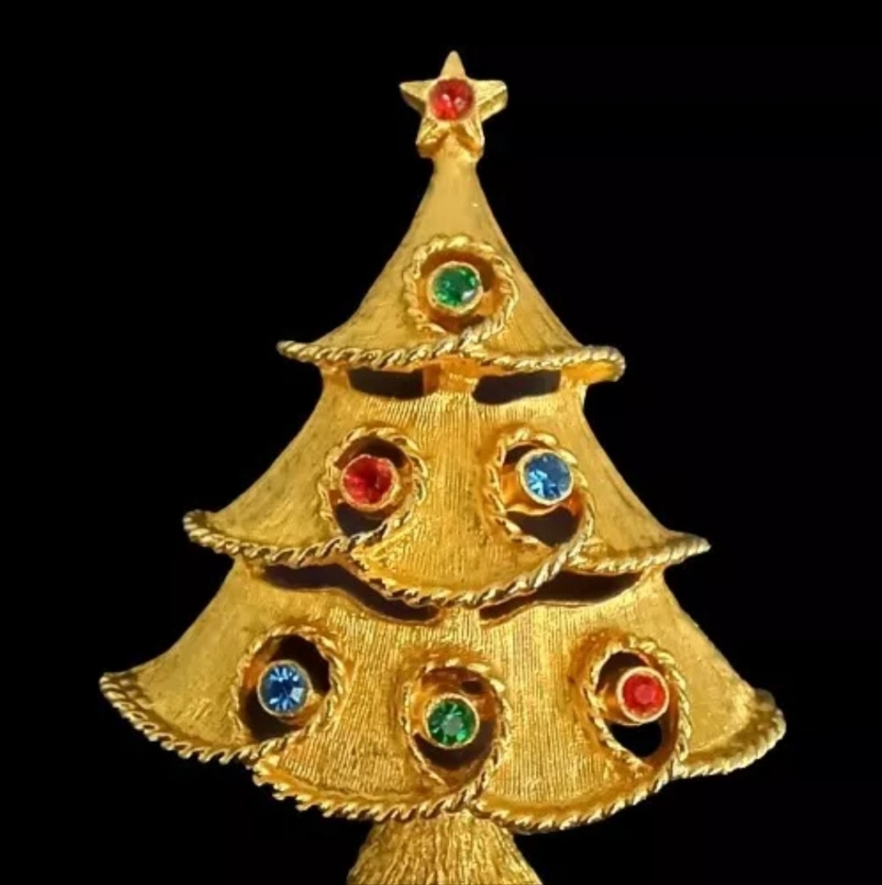Vintage JJ Brooch Scarf Lapel Pin Brushed Gold Christmas Tree Multi Color Stones